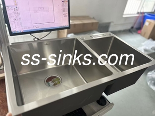 Accesorios de drenaje incluido en acero inoxidable Cubo doble de agua con acabado negro amortiguador del sonido