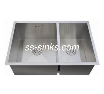 Finitura de satén delantal fregadero de cocina de acero inoxidable con accesorios de dispensador de jabón