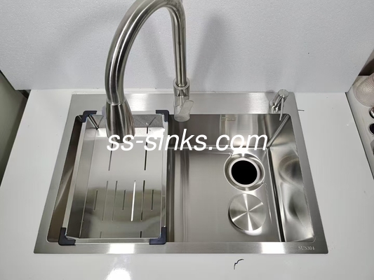 Instalación de montaje en la parte superior del fregadero de cuenco único de acero inoxidable para la renovación de cocinas cuadradas