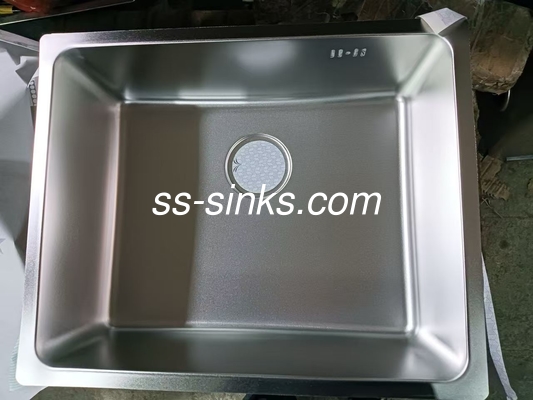 Montaje superior del fregadero de acero inoxidable con tazón grande y pequeño sin agujeros de grifo pre-perforados