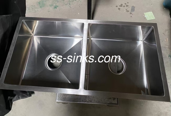 9 pulgadas de profundidad del tazón Cuenca de cocina de doble lavabo sin grifo incluido