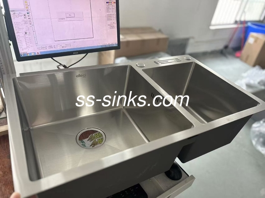 Accesorios de drenaje incluido en acero inoxidable Cubo doble de agua con acabado negro amortiguador del sonido