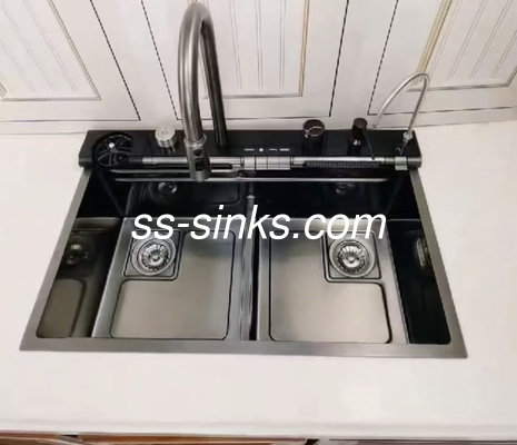 Desagüe de acero inoxidable de dos compartimentos en el fregadero para la eficiencia del lavado de platos comercial