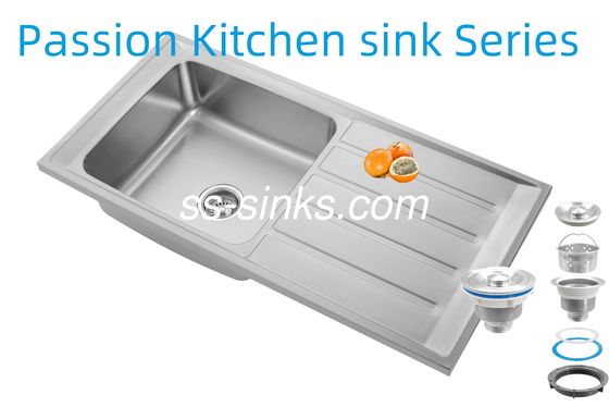 Fregadero de cocina moderno con desagüe trasero y escurridor para cocinas contemporáneas