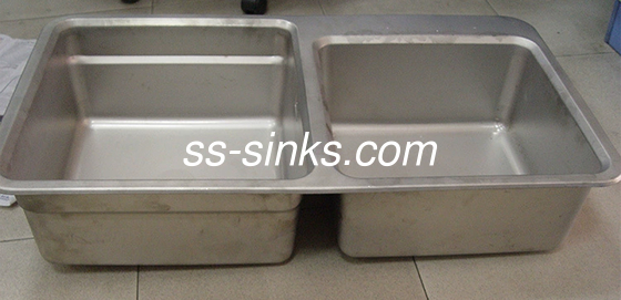 Lavabo doble de una pieza del ángulo del indicador R20 del molde 18 del fregadero de cocina SUS304